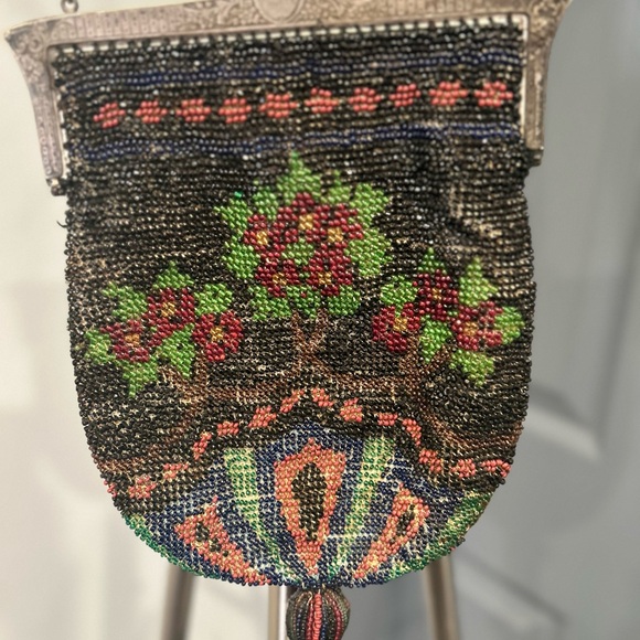 COPY - Gorgeous Vintage beaded handbag with intricate  Floral Design. - Picture 2 of 8